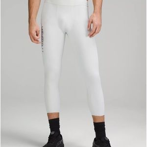 Mens Lululemon License to Train Tight 21” Sz. M